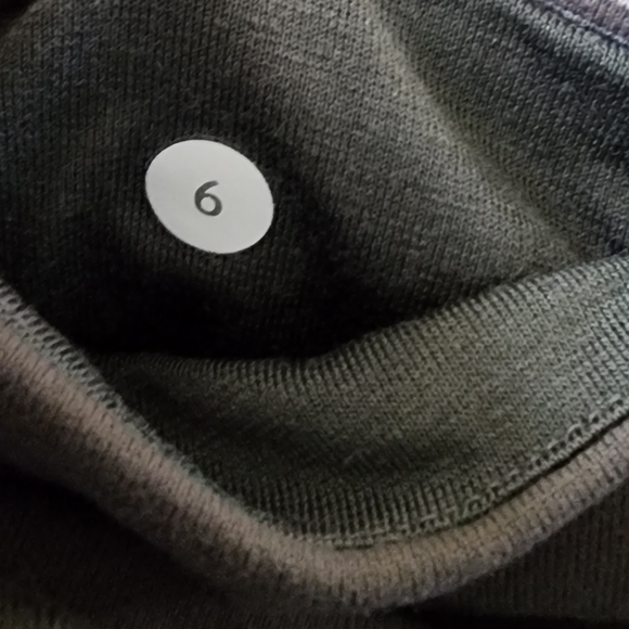 Lululemon Athletica Capri Pants - Picture 5 of 7